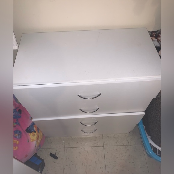 White 4 drawer dresser - Picture 2 of 3